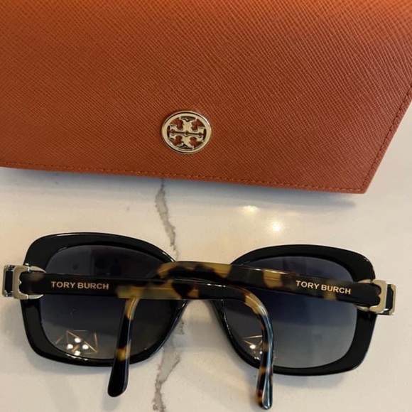 Tory Burch Accessories - Tory Burch Sunglasses- Like New